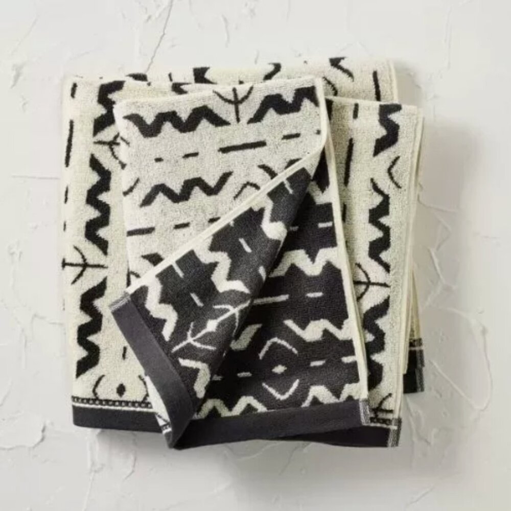 Opalhouse Vertical Thorns 1 Bath and 1 Hand Towel Set Black/White NWT